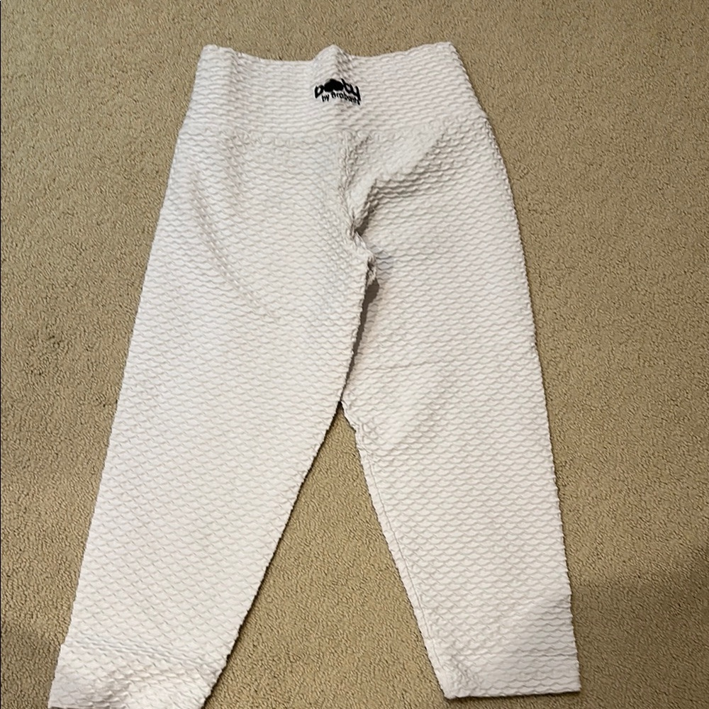 Booty by Brabants Cropped Textured White Leggings